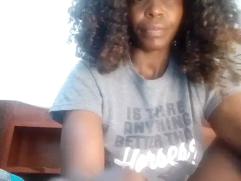 Snapshot of Claris2 chatting on 10-22-25, 03:40 Claris2 online show from 10-22-25, 03:40