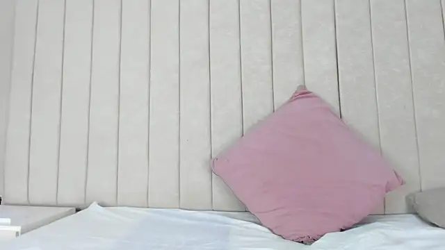 Snapshot of Littleolivia_ chatting on 02-05-25, 01:00 Littleolivia online show from 02-05-25, 01:00