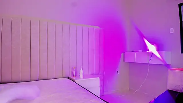 Snapshot of Littleolivia_ chatting on 12-03-25, 12:36 Littleolivia online show from 12-03-25, 12:36