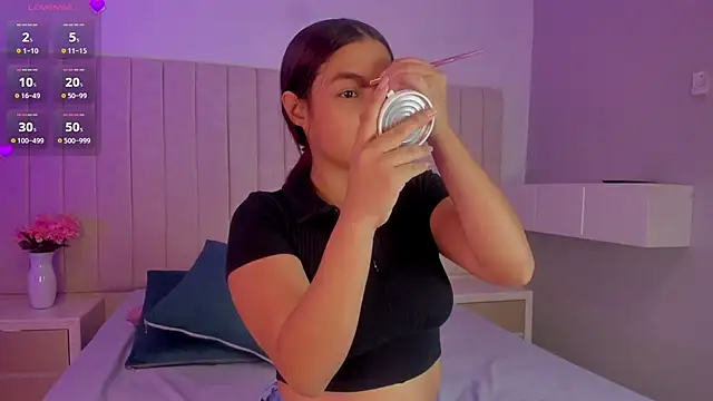 Snapshot of Littleolivia_ chatting on 02-19-26, 01:18 Littleolivia online show from 02-19-26, 01:18