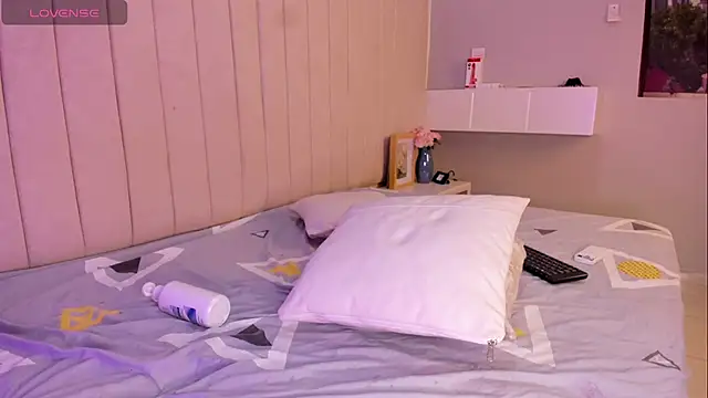Littleolivia  online show from 07-04-26, 04:02