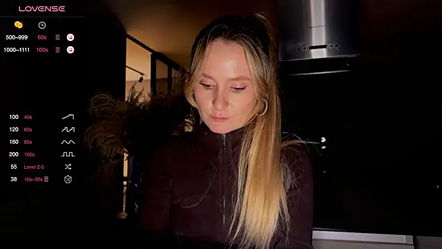 Snapshot of Peach__juice chatting on 12-13-24, 08:15 Peach juice online show from 12-13-24, 08:15