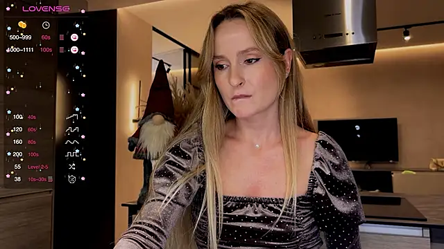 Snapshot of Peach__juice chatting on 12-20-24, 07:39 Peach juice online show from 12-20-24, 07:39