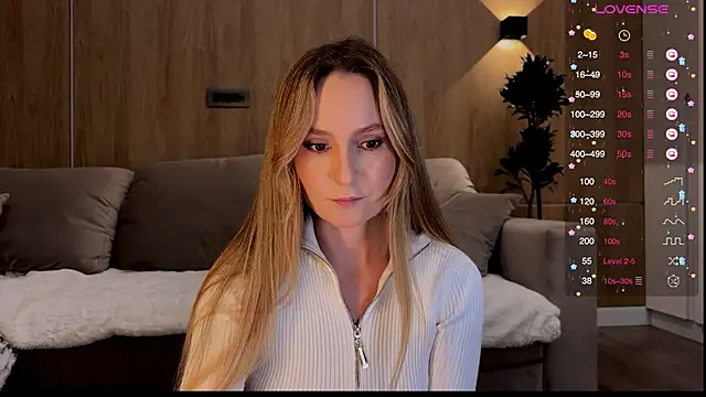 Snapshot of Peach__juice chatting on 02-08-25, 04:14 Peach juice online show from 02-08-25, 04:14