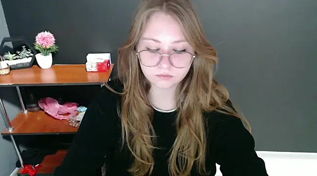 Snapshot of lady_minx chatting on 12-12-24, 07:30 lady minx online show from 12-12-24, 07:30
