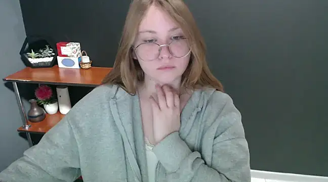 Snapshot of lady_minx chatting on 12-27-24, 10:45 lady minx online show from 12-27-24, 10:45