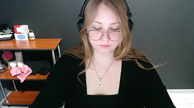 Snapshot of lady_minx chatting on 01-07-25, 11:05 lady minx online show from 01-07-25, 11:05
