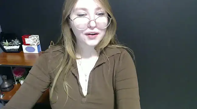 Snapshot of lady_minx chatting on 01-17-25, 10:44 lady minx online show from 01-17-25, 10:44