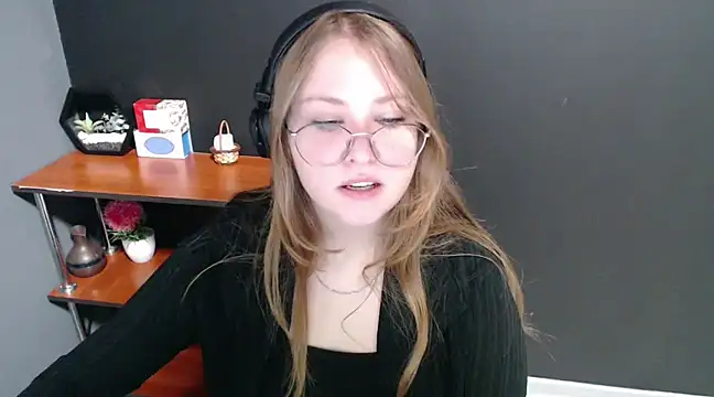 Snapshot of lady_minx chatting on 01-21-25, 10:52 lady minx online show from 01-21-25, 10:52