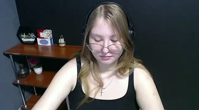 Snapshot of lady_minx chatting on 01-24-25, 10:53 lady minx online show from 01-24-25, 10:53