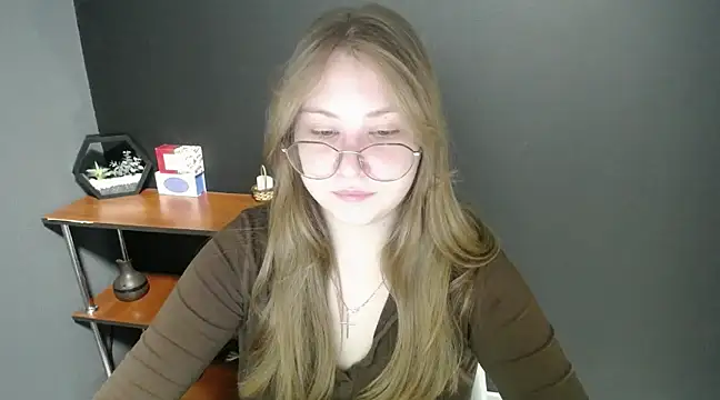 Snapshot of lady_minx chatting on 02-11-25, 07:44 lady minx online show from 02-11-25, 07:44