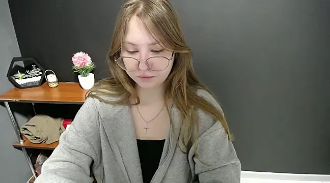 Snapshot of lady_minx chatting on 02-18-25, 07:32 lady minx online show from 02-18-25, 07:32