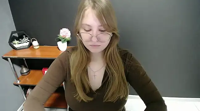 Snapshot of lady_minx chatting on 02-19-25, 10:34 lady minx online show from 02-19-25, 10:34