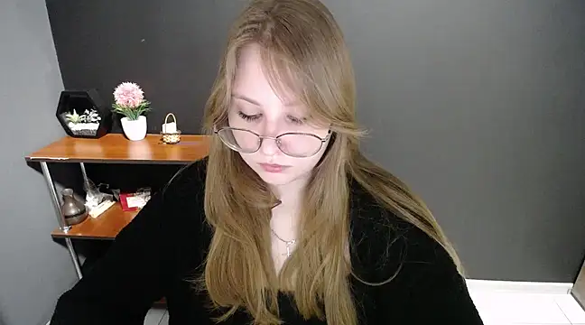 Snapshot of lady_minx chatting on 03-17-25, 11:10 lady minx online show from 03-17-25, 11:10