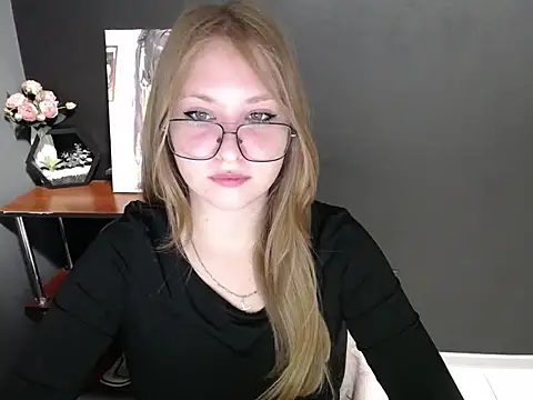 Snapshot of lady_minx chatting on 10-10-25, 06:56 lady minx online show from 10-10-25, 06:56