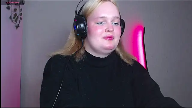 rozzhaos8 online show from 10-25-25, 07:08