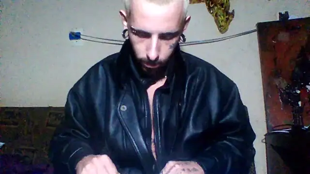 Snapshot of sellvageria chatting on 05-05-26, 12:18 sellvageria online show from 05-05-26, 12:18