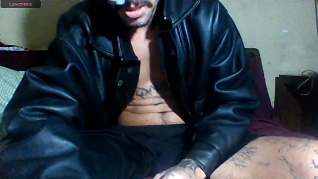 Snapshot of sellvageria chatting on 05-10-26, 02:39 sellvageria online show from 05-10-26, 02:39
