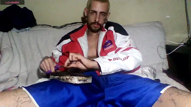 Snapshot of sellvageria chatting on 05-19-26, 01:56 sellvageria online show from 05-19-26, 01:56