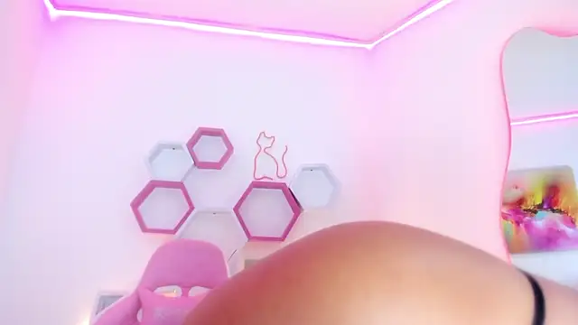 Snapshot of _Ameliie chatting on 03-06-25, 04:08 Ameliie online show from 03-06-25, 04:08