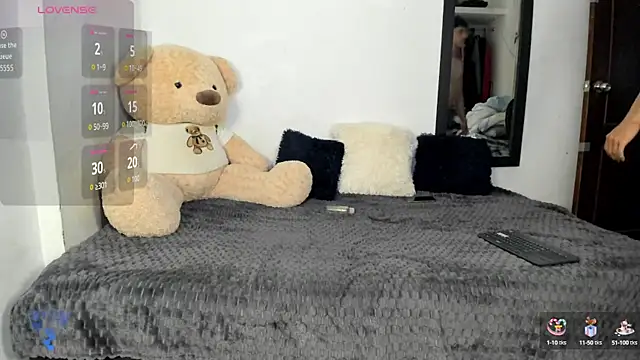 Snapshot of LittleParker chatting on 09-22-25, 01:02 LittleParker online show from 09-22-25, 01:02