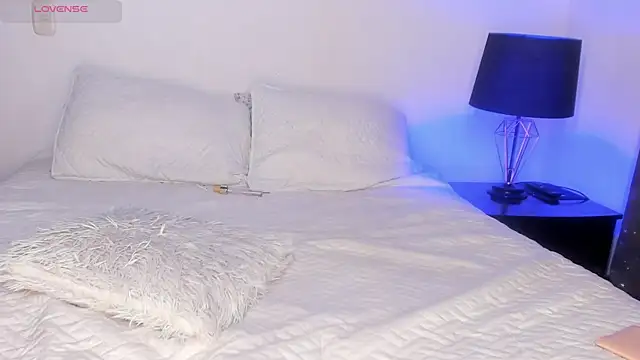 Snapshot of salome_lee chatting on 11-14-25, 02:43 salome lee online show from 11-14-25, 02:43