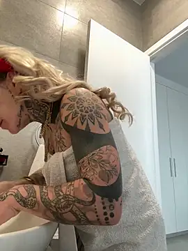 Divina X  online show from 04-16-26, 04:35