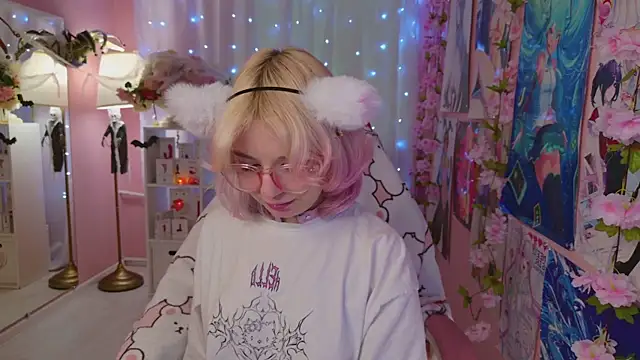 Snapshot of Coconut_Mia chatting on 10-24-25, 09:44 Coconut Mia online show from 10-24-25, 09:44