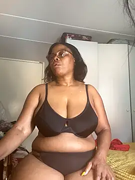 Snapshot of Nomthie chatting on 10-23-25, 01:21 Nomthie online show from 10-23-25, 01:21