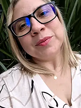 Snapshot of MissMaria chatting on 03-10-26, 09:31 MissMaria online show from 03-10-26, 09:31