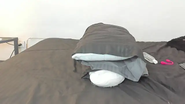Snapshot of evanandsunny chatting on 12-08-24, 11:51 evanandsunny online show from 12-08-24, 11:51