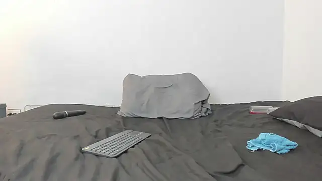 Snapshot of evanandsunny chatting on 12-13-24, 06:16 evanandsunny online show from 12-13-24, 06:16