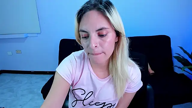 Snapshot of Kathia_Brooks_ chatting on 01-09-25, 12:14 Kathia Brooks online show from 01-09-25, 12:14