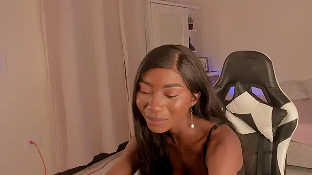 SavannahWildee online show from 12-13-24, 08:15