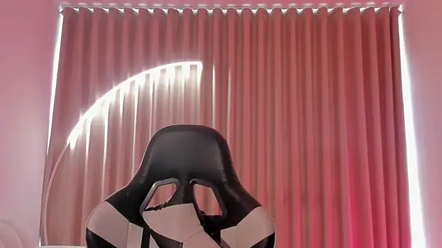 SavannahWildee online show from 10-08-25, 12:14