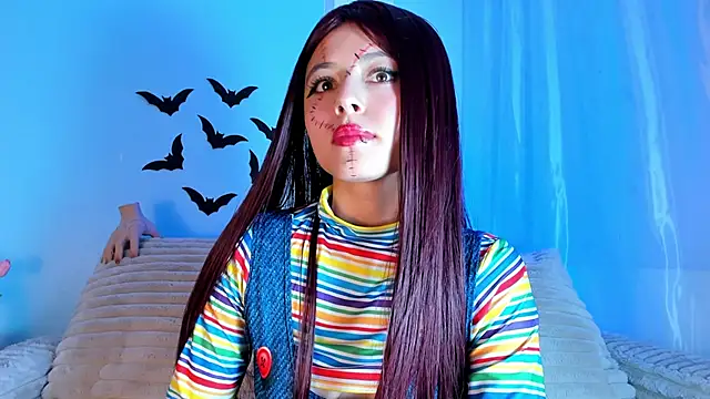 Snapshot of EmilyWithe chatting on 10-20-25, 11:27 EmilyWithe online show from 10-20-25, 11:27