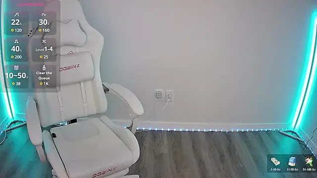 Snapshot of PorchaPlay chatting on 12-13-24, 03:16 PorchaPlay online show from 12-13-24, 03:16