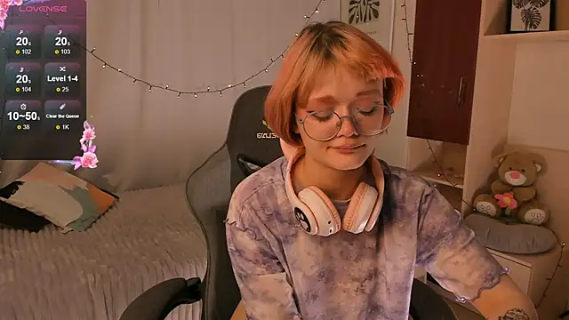 Snapshot of ohliva chatting on 12-10-24, 11:08 ohliva online show from 12-10-24, 11:08