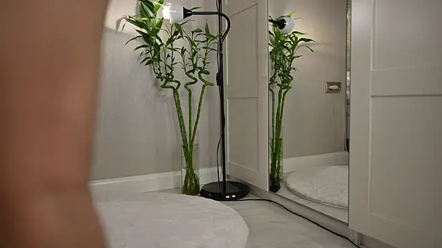 ValerieHill online show from 01-13-25, 08:37