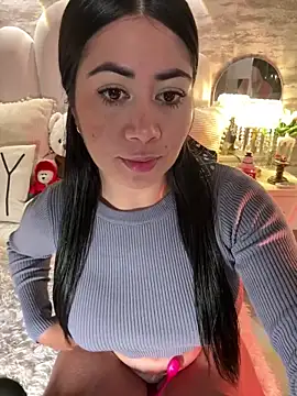 Snapshot of _MadiLee_ chatting on 12-19-24, 02:01 MadiLee online show from 12-19-24, 02:01