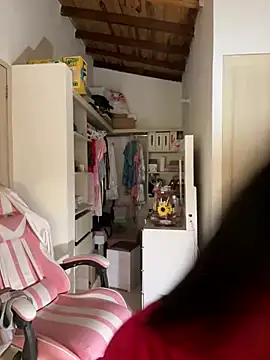 Snapshot of _MadiLee_ chatting on 01-04-25, 11:59 MadiLee online show from 01-04-25, 11:59