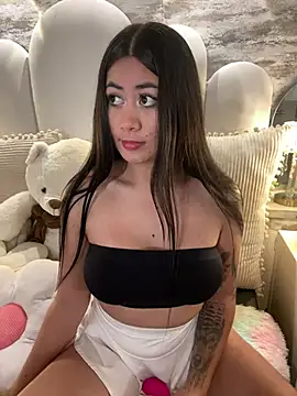 Snapshot of _MadiLee_ chatting on 03-09-25, 08:42 MadiLee online show from 03-09-25, 08:42