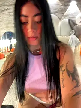 Snapshot of _MadiLee_ chatting on 10-06-25, 03:04 MadiLee online show from 10-06-25, 03:04