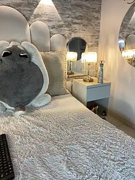 Snapshot of _MadiLee_ chatting on 03-10-26, 01:32 MadiLee online show from 03-10-26, 01:32