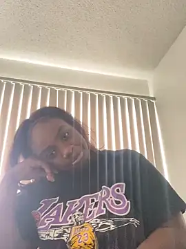 Snapshot of LillShayy chatting on 09-25-25, 02:21 LillShayy online show from 09-25-25, 02:21