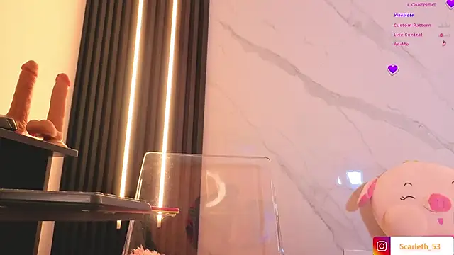 Scarlet Red  online show from 12-19-25, 12:12