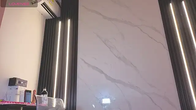 Scarlet Red  online show from 02-15-26, 12:36