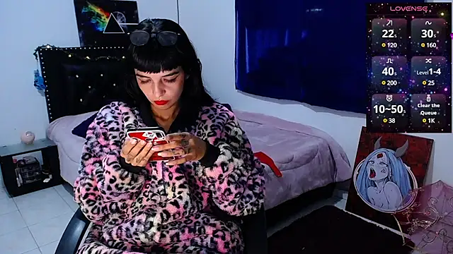 Snapshot of charllotee_dark chatting on 12-18-24, 11:40 charllotee dark online show from 12-18-24, 11:40