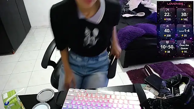 Snapshot of charllotee_dark chatting on 12-23-24, 08:57 charllotee dark online show from 12-23-24, 08:57