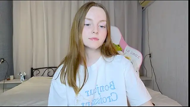 Snapshot of Wild__flowers chatting on 09-17-25, 04:30 Wild flowers online show from 09-17-25, 04:30